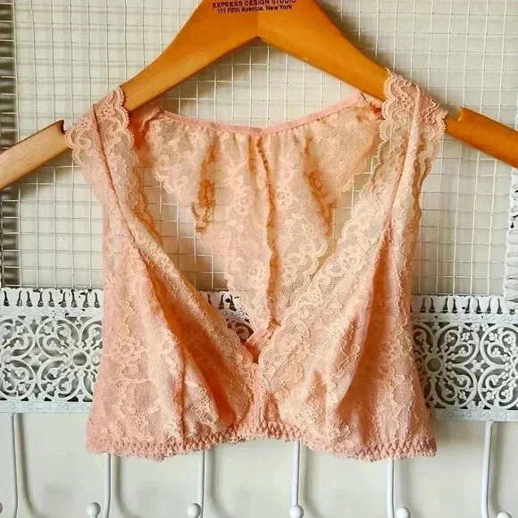 VICTORIA'S SECRET Peach Lace Racerback Bralette Bra sz M - Picture 1 of 13